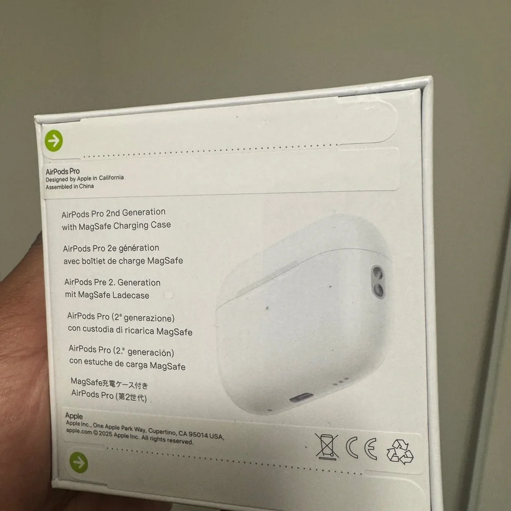 Apple AirPods (2nd generation w noise cancellation)